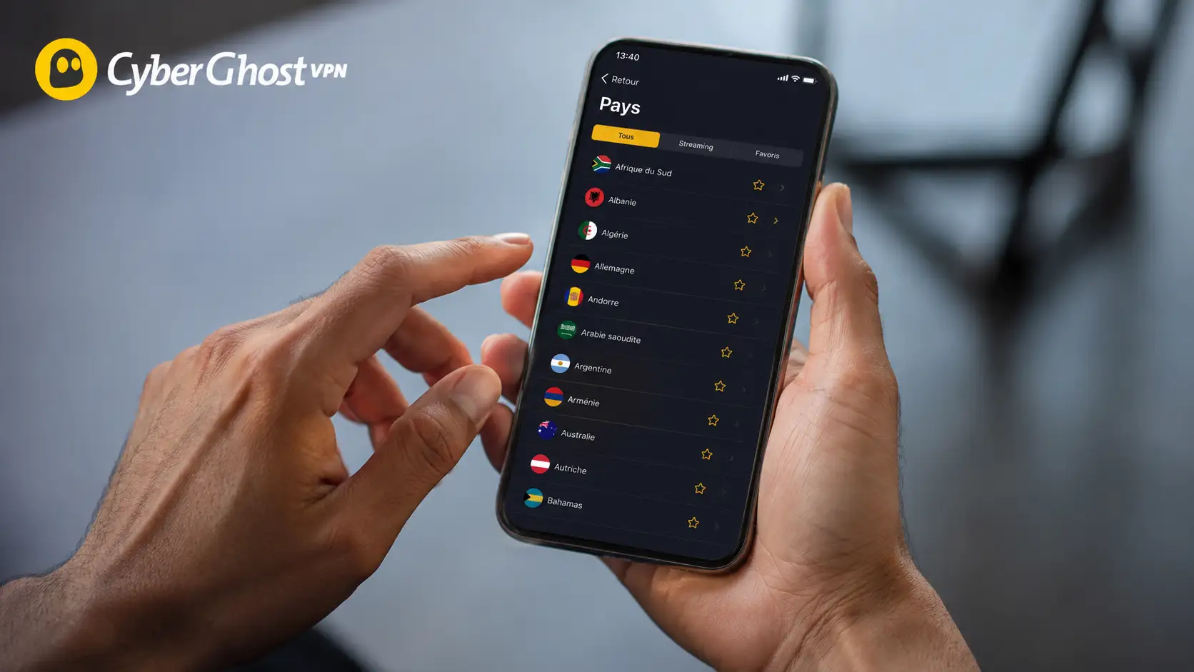 CyberGhost VPN connecté sur téléphone en voyage en Asie